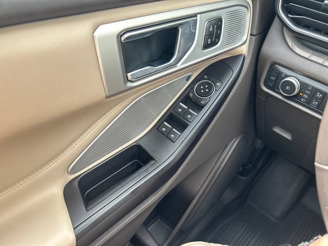 Used 2020 Ford Explorer Platinum w/ Premium Technology Package AWD/4WD image 13