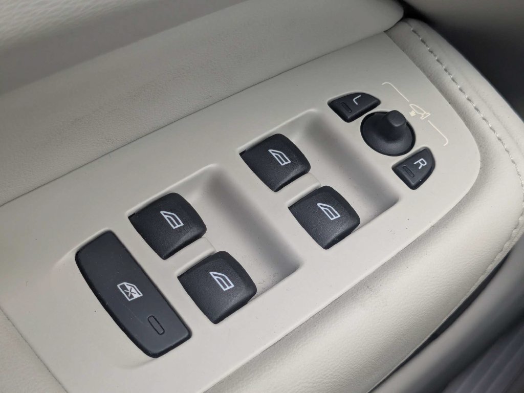 Certified 2024 Volvo XC60 B5 Core AWD/4WD image 27