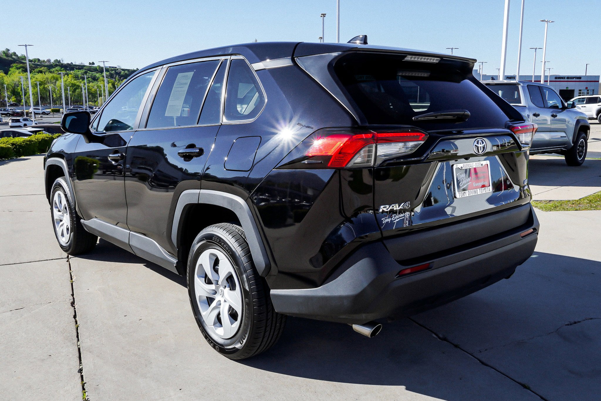 Certified 2024 Toyota RAV4 LE AWD/4WD image 6