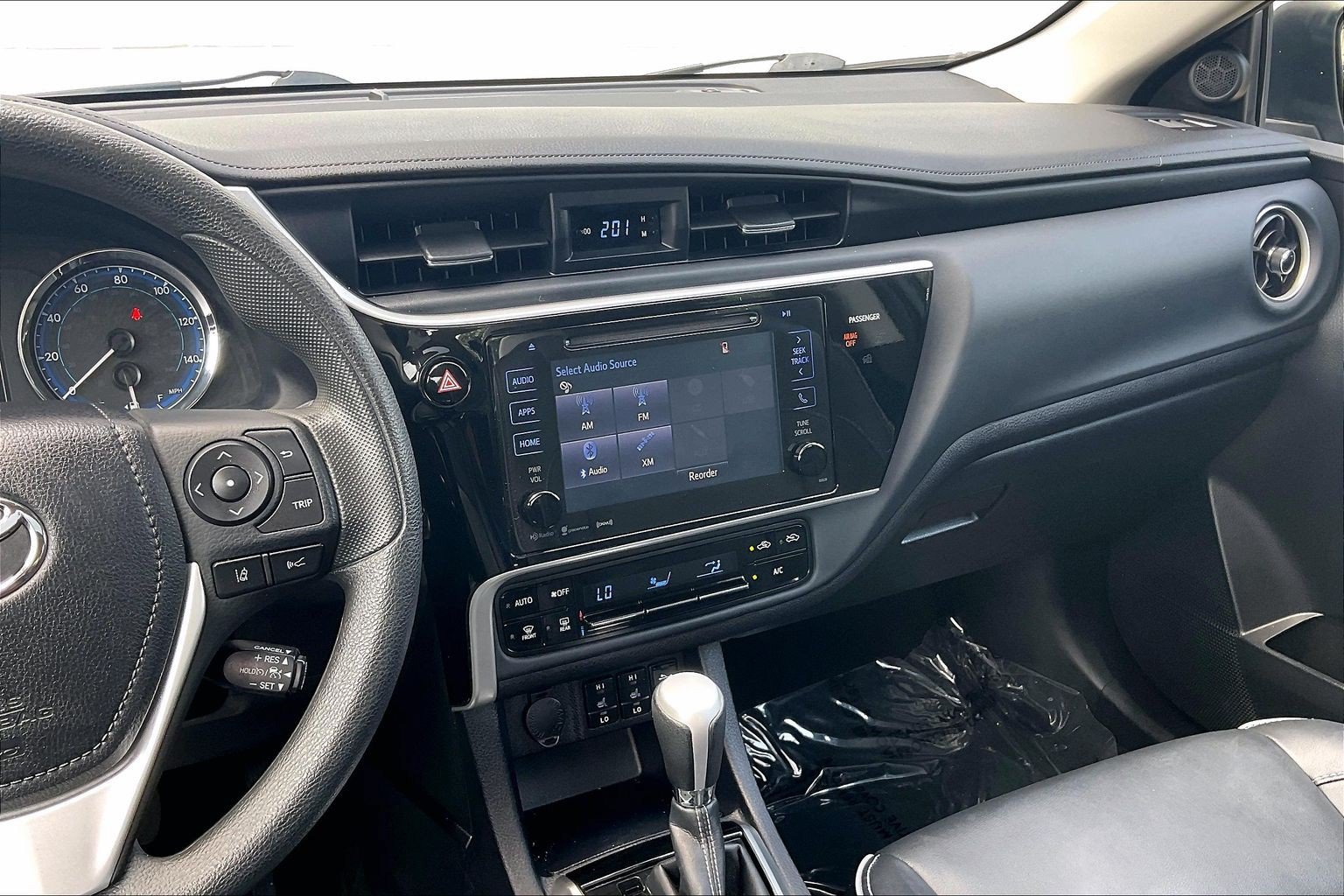 Used 2017 Toyota Corolla XLE FWD image 7