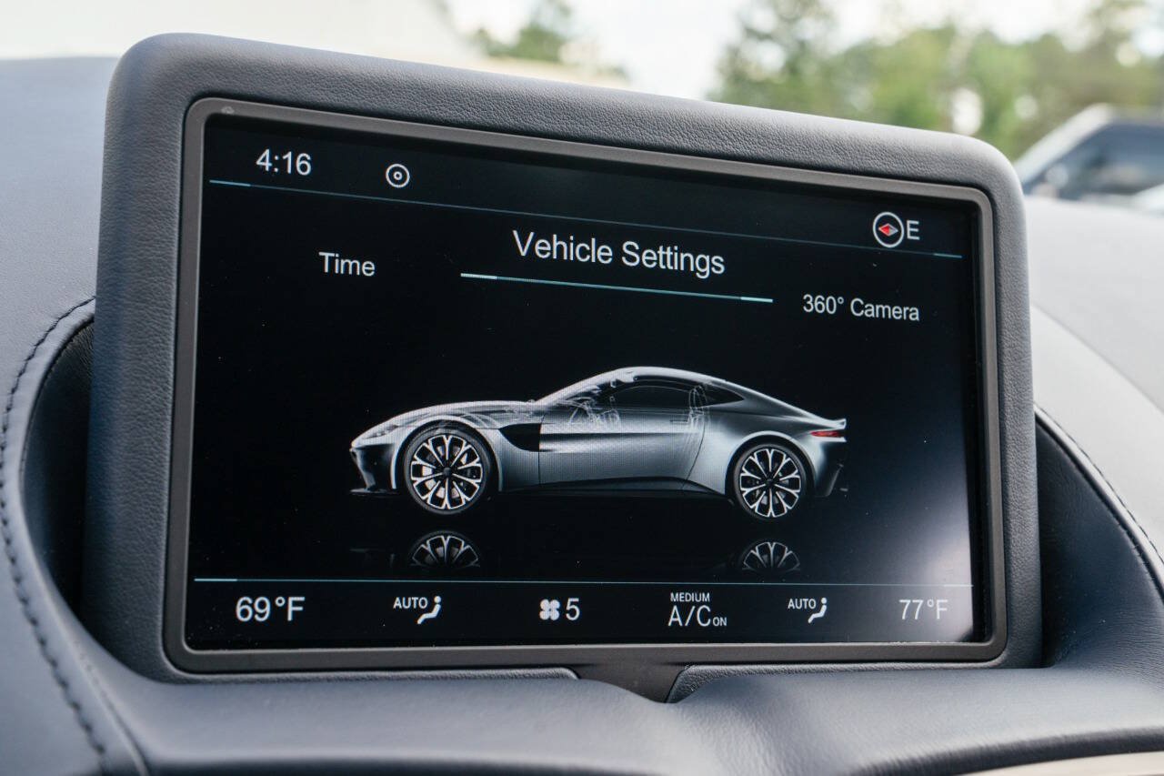 Used 2020 Aston Martin V8 Vantage Coupe RWD image 44