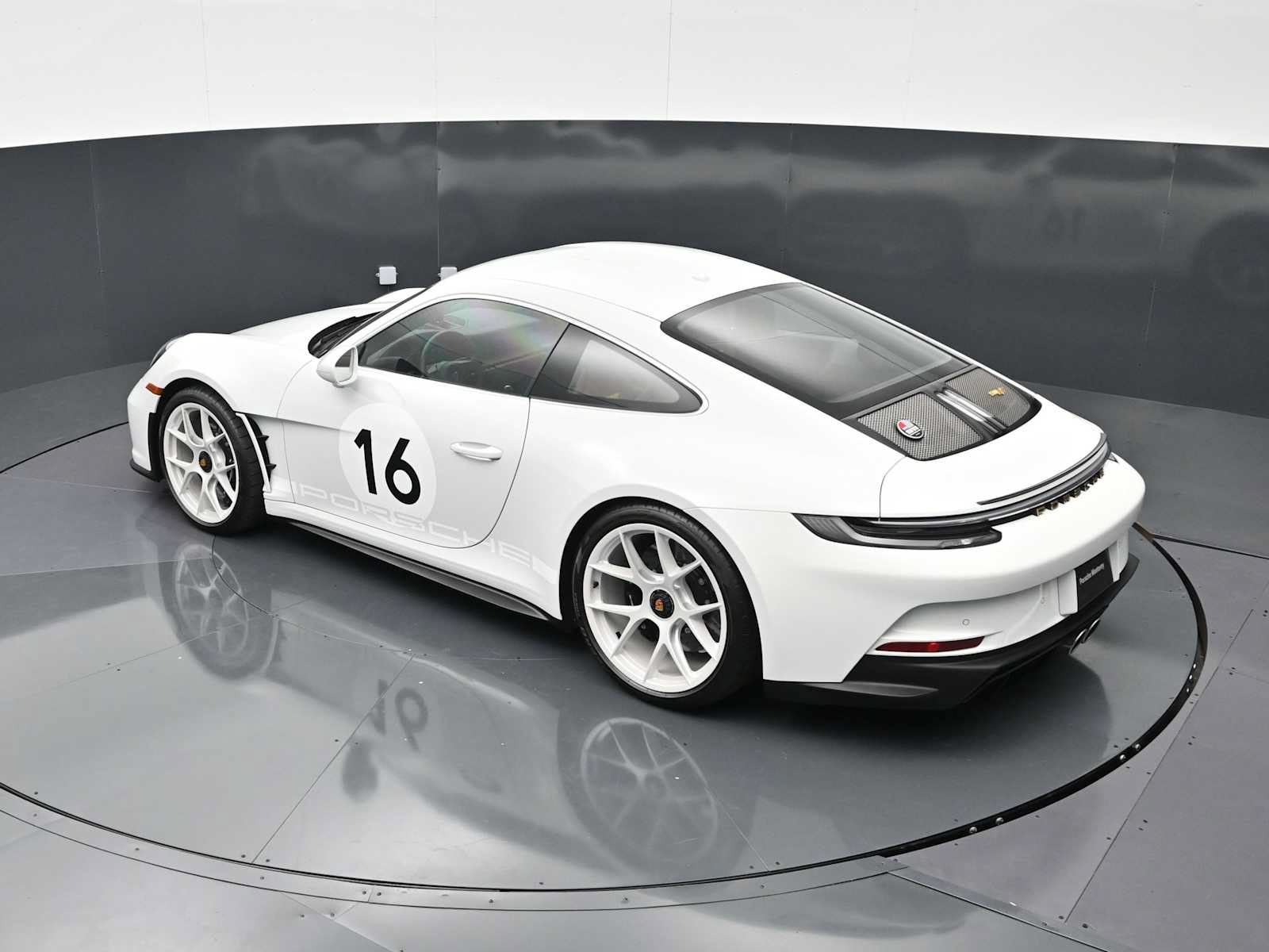 Certified 2024 Porsche 911 GT3 RS RWD image 39