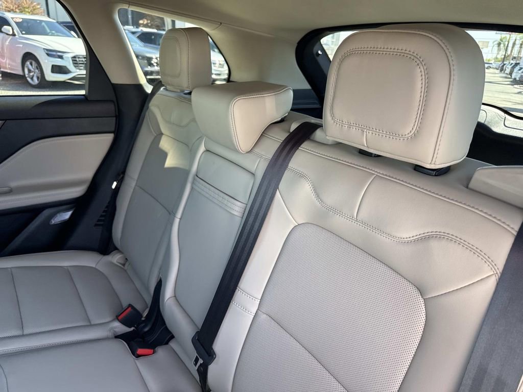 New 2026 Lincoln Corsair Premiere image 14