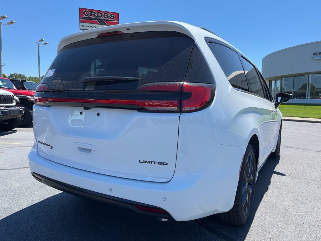 New 2027 Chrysler Pacifica Limited FWD image 46