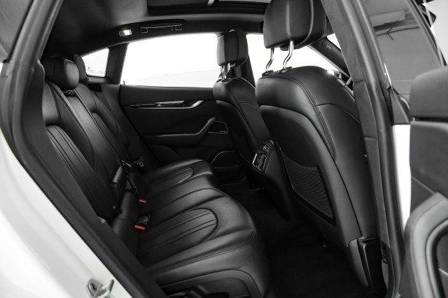 Used 2019 Maserati Levante image 32