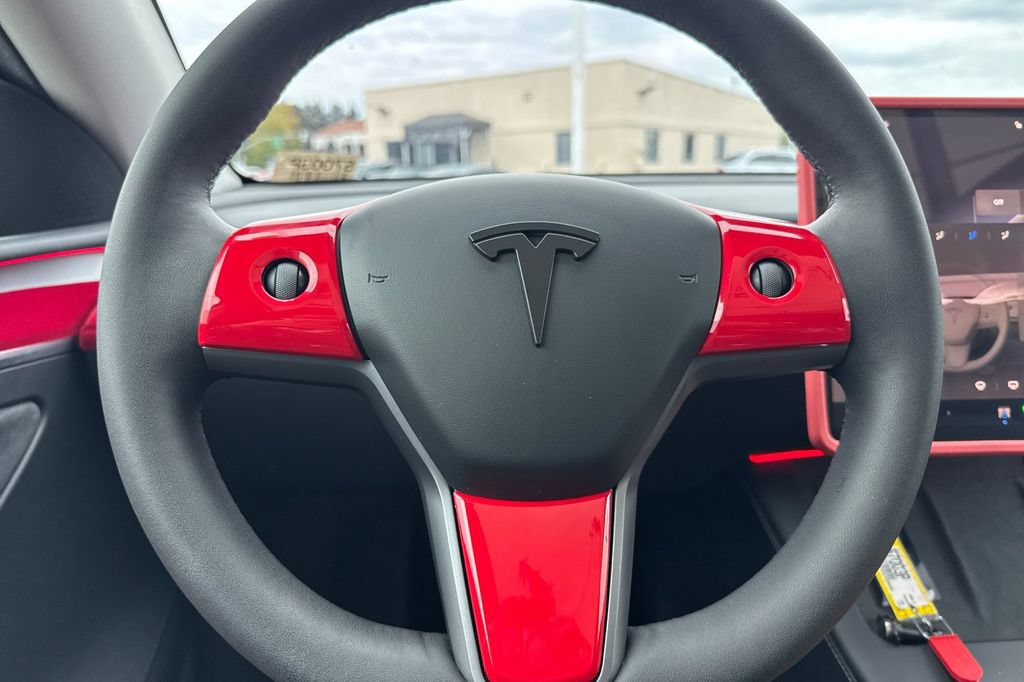 Used 2025 Tesla Model Y Long Range RWD image 21