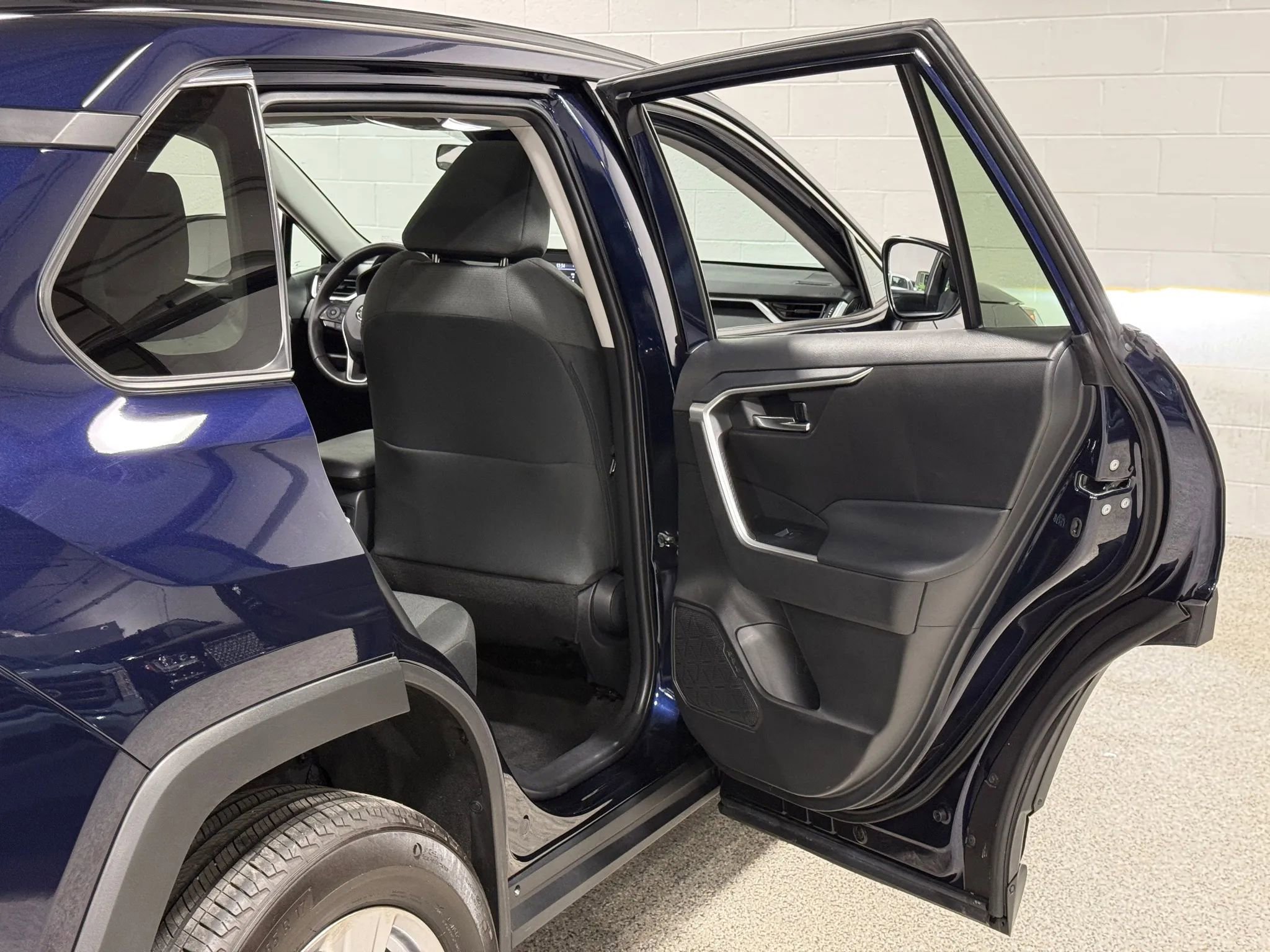 Used 2022 Toyota RAV4 XLE w/ Convenience Package image 53