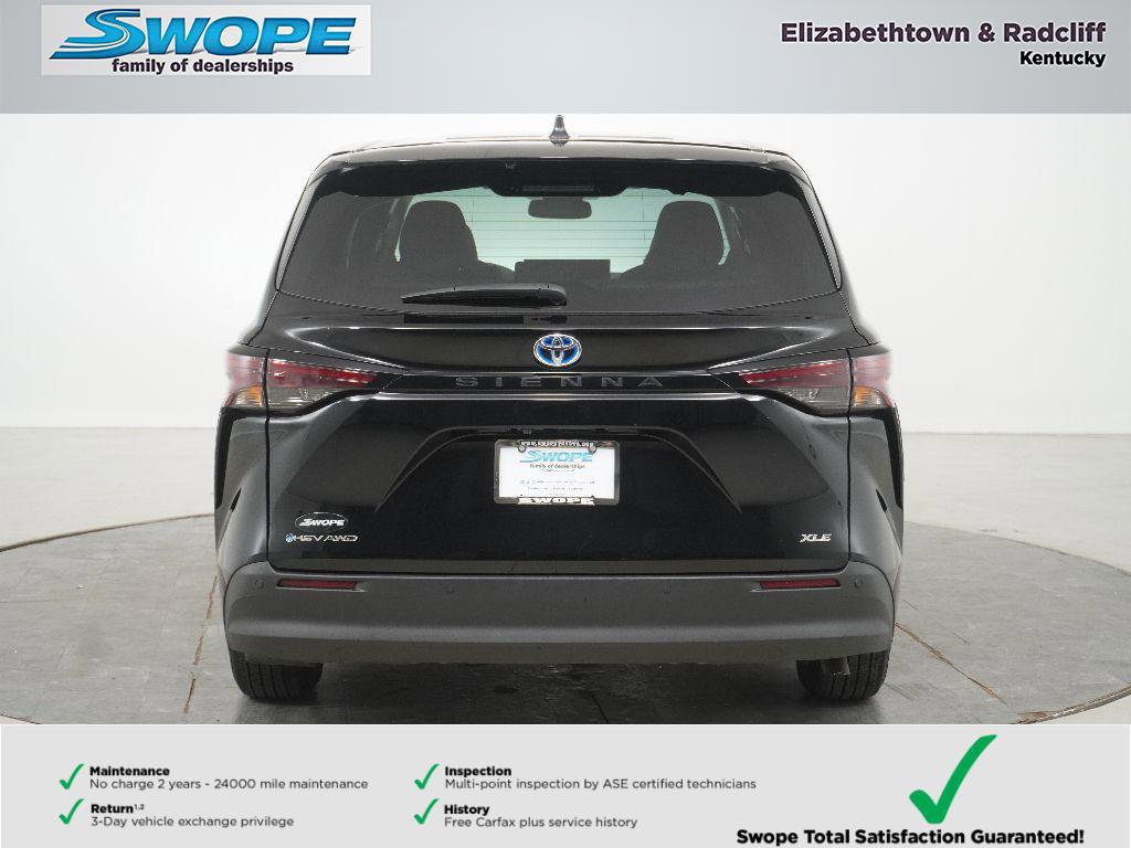 Used 2025 Toyota Sienna XLE image 4