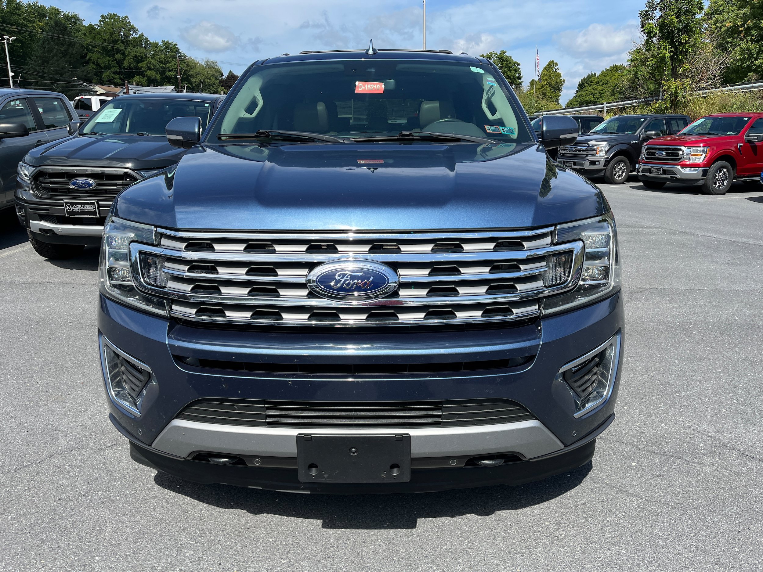 Used 2019 Ford Expedition Limited w/ Equipment Group 301A AWD/4WD image 3
