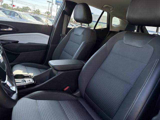 Used 2025 Chevrolet Trax LT w/ LT Convenience Package FWD image 17