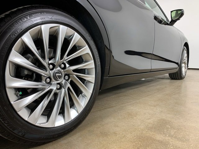 Used 2023 Lexus ES 300h Ultra Luxury w/ Accessory Package (Z2) image 9