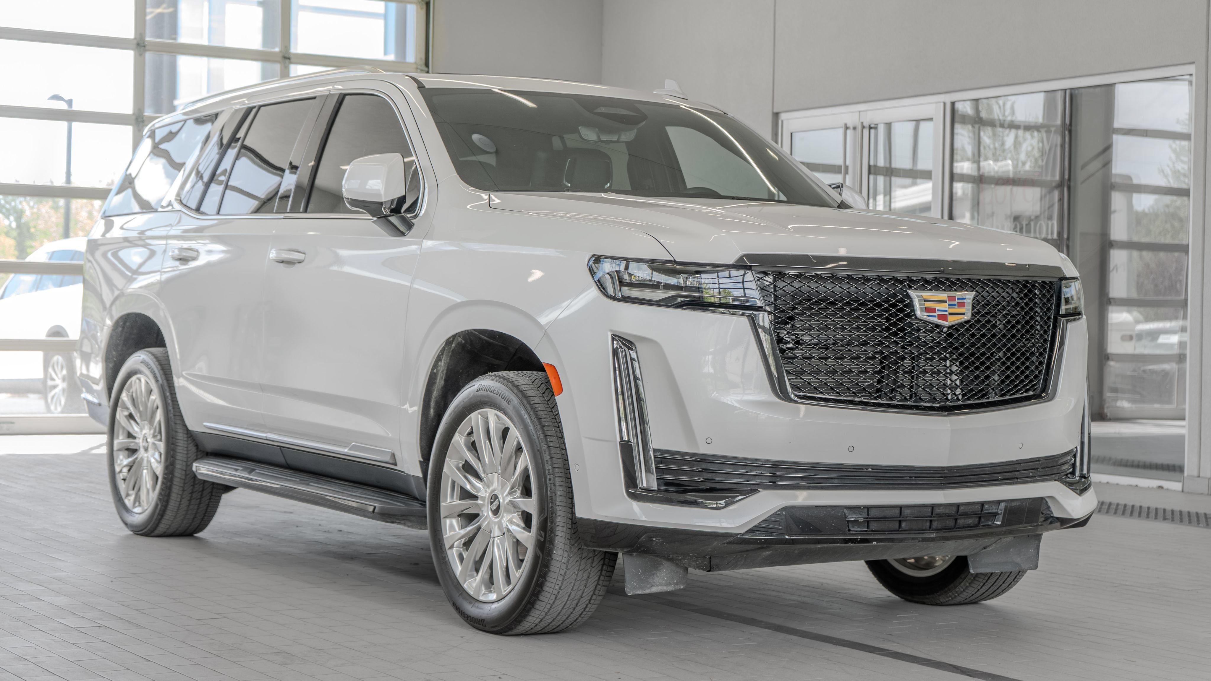 Used 2023 Cadillac Escalade Premium Luxury AWD/4WD image 21
