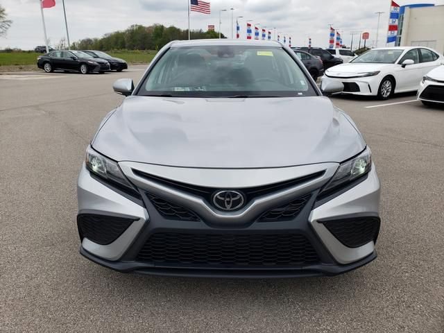 Used 2024 Toyota Camry SE FWD image 2