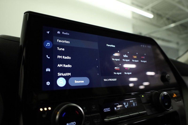 Used 2023 Toyota Highlander XLE image 16