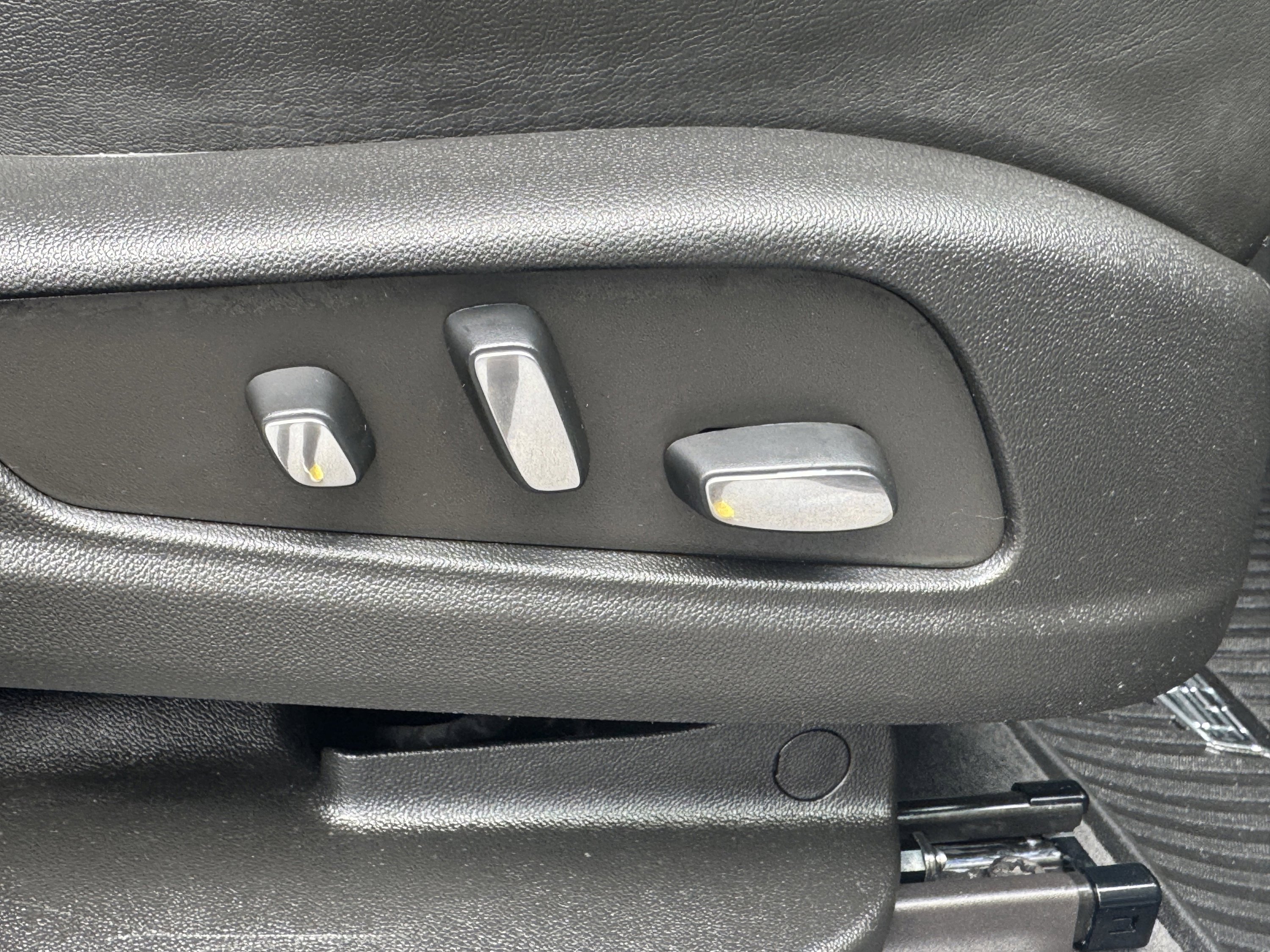 Used 2023 Cadillac XT6 Premium Luxury image 28