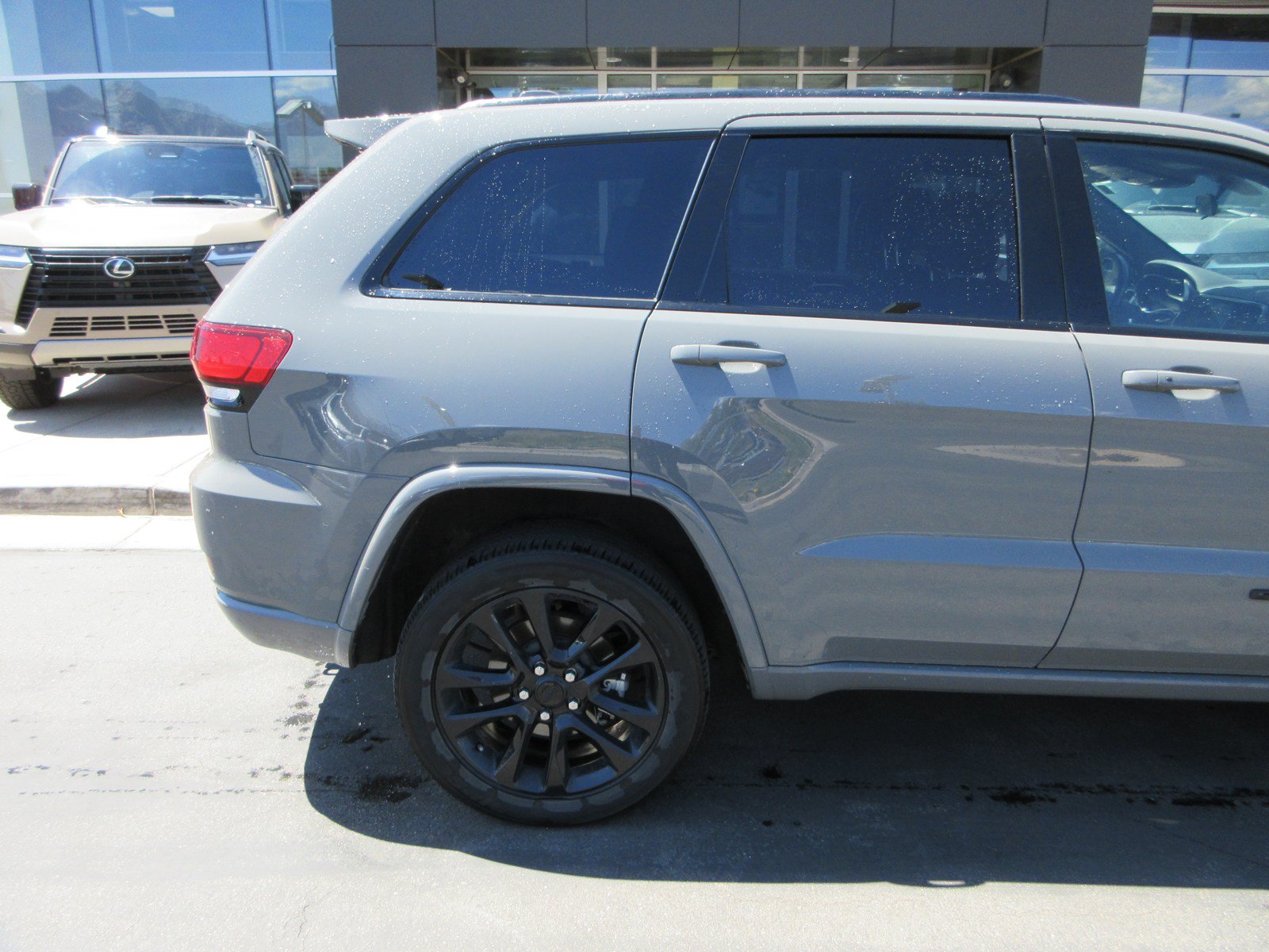 Used 2021 Jeep Grand Cherokee Laredo X AWD/4WD image 9