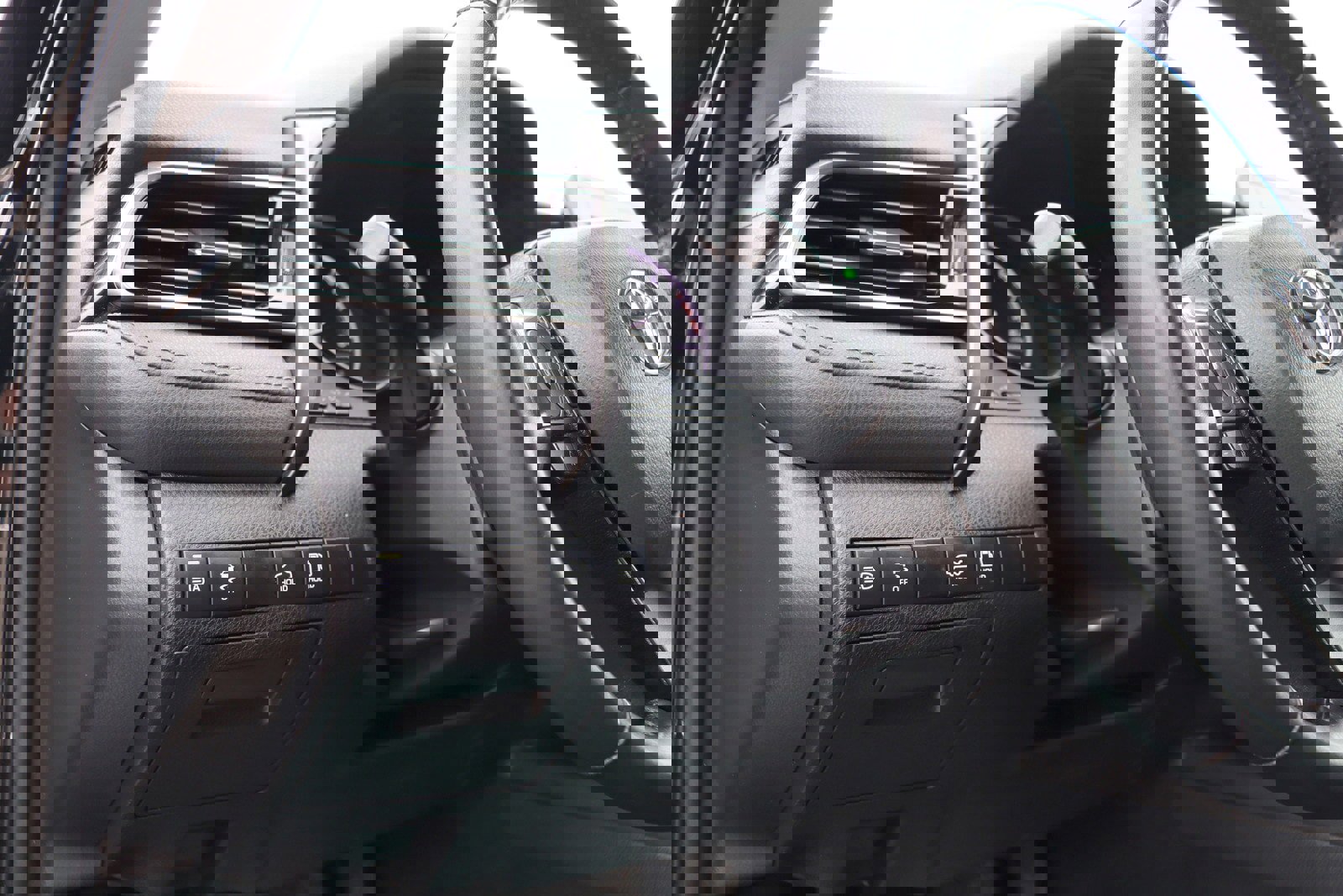 Used 2022 Toyota Camry SE image 25