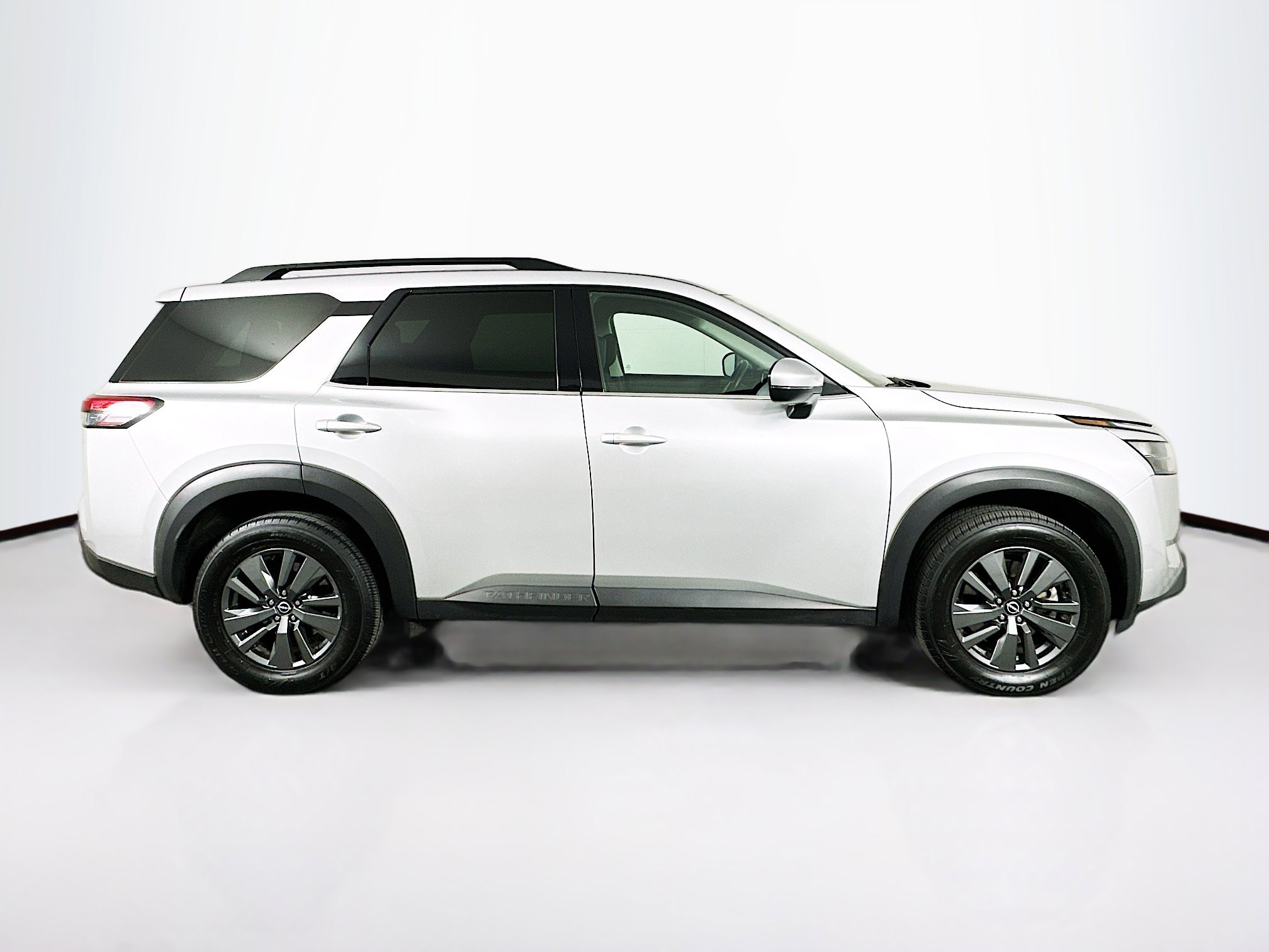 Used 2024 Nissan Pathfinder SV image 10