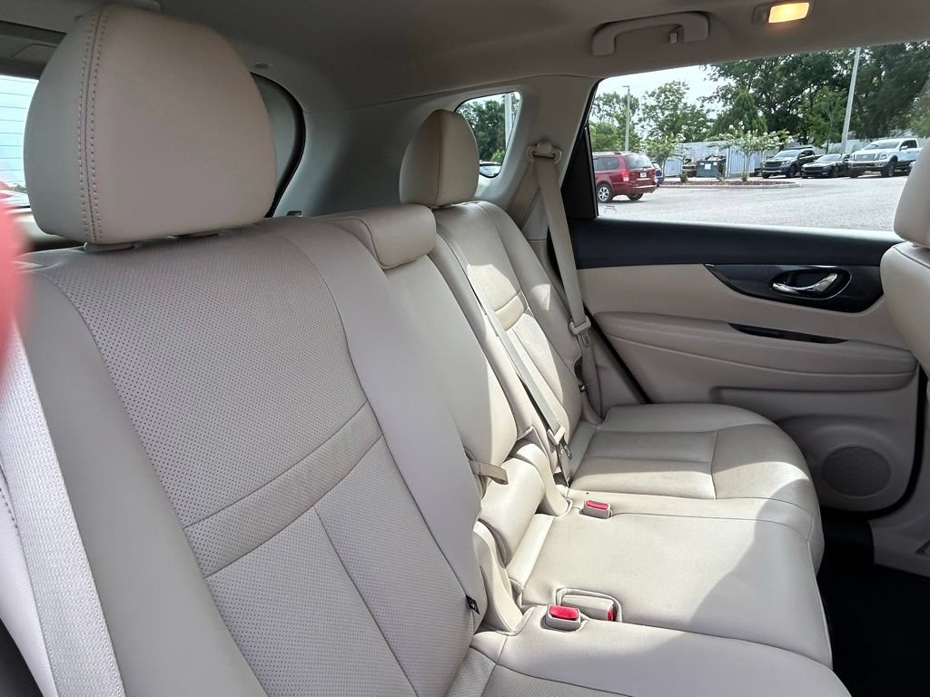 Used 2016 Nissan Rogue SL w/ SL Premium Package FWD image 48
