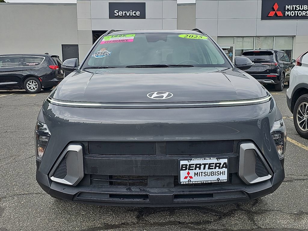 Used 2025 Hyundai Kona SEL image 2