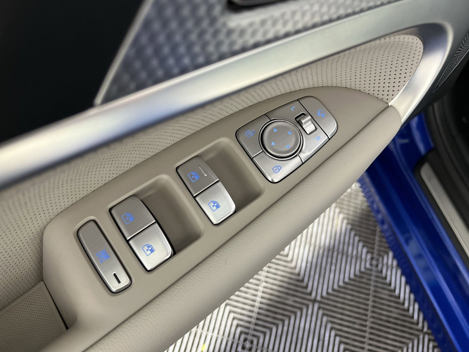 Used 2023 Genesis G70 2.0T w/ Sport Prestige Package image 15