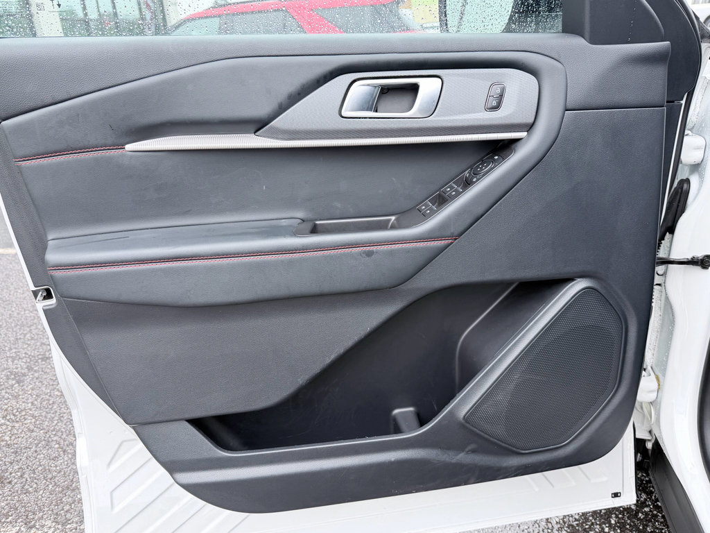 Used 2025 Ford Explorer ST-Line w/ ST-Line Street Pack AWD/4WD image 33