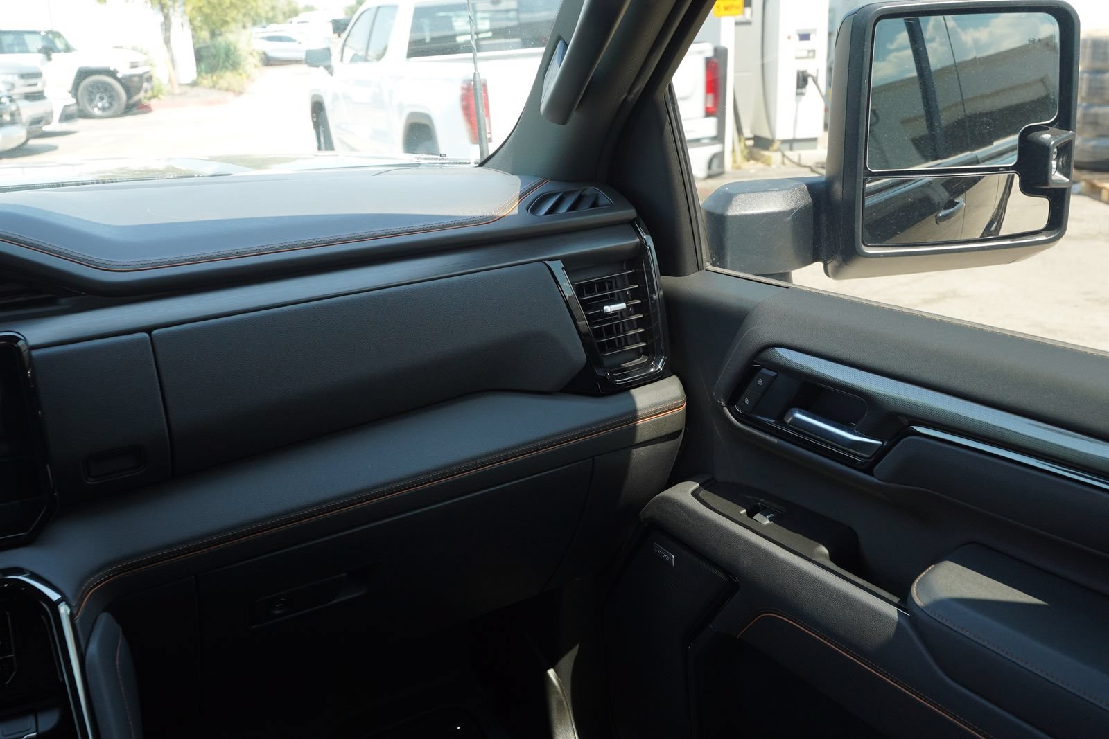 New 2026 GMC Sierra 2500 AT4 w/ AT4 Premium Plus Package AWD/4WD image 8
