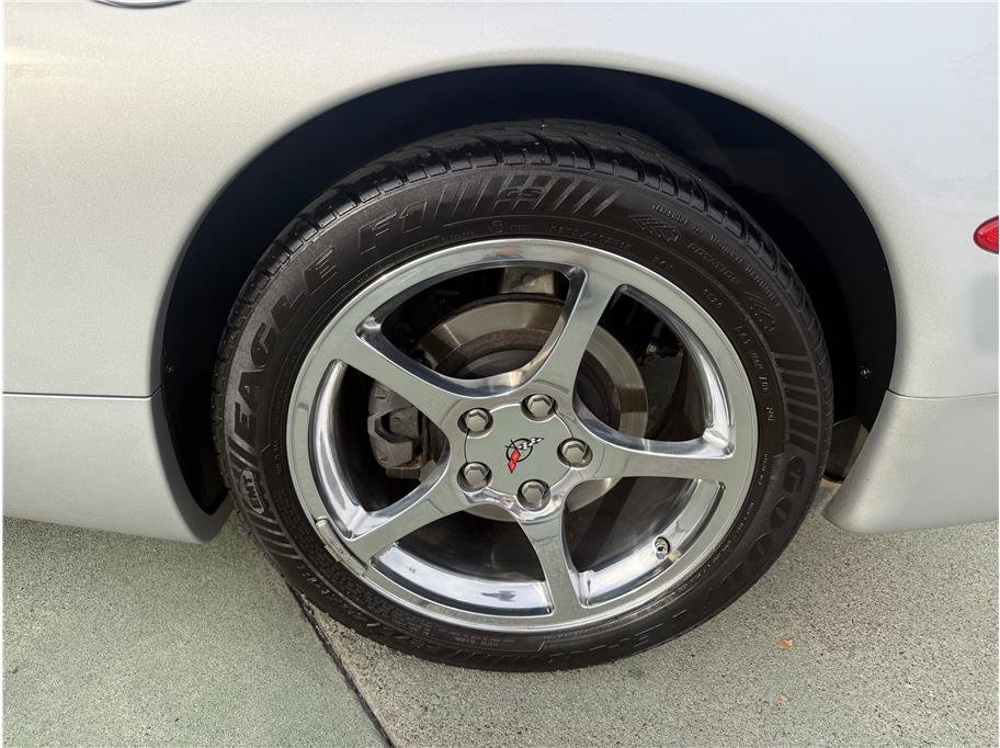 Used 2002 Chevrolet Corvette Coupe RWD image 11