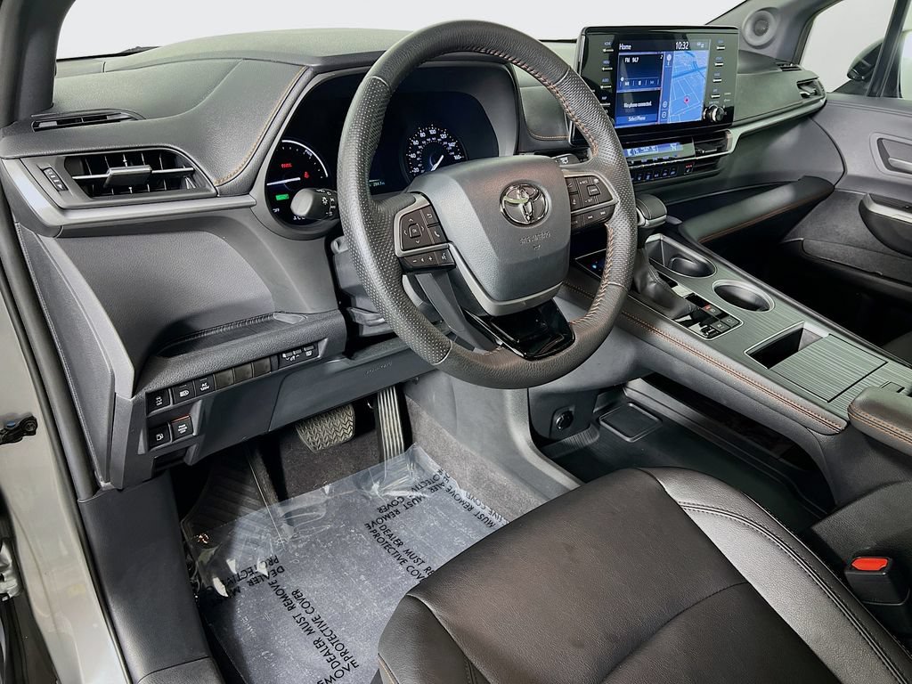 Used 2023 Toyota Sienna XSE w/ XSE Plus Package AWD/4WD image 9