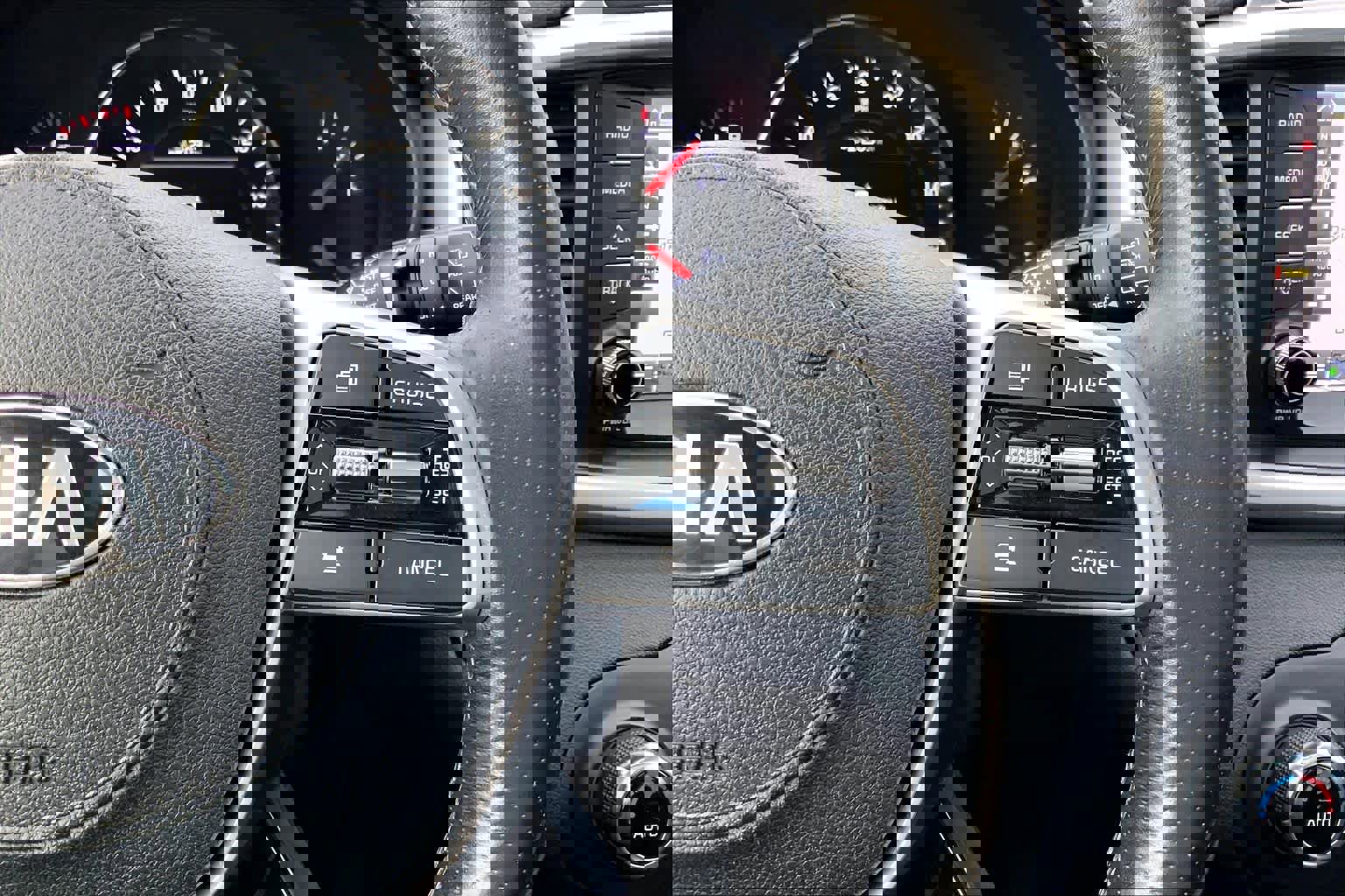 Used 2019 Kia Sorento SX image 24