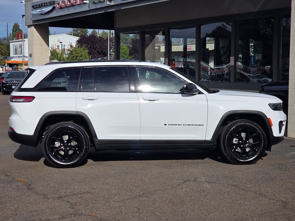 New 2025 Jeep Grand Cherokee Altitude AWD/4WD image 5
