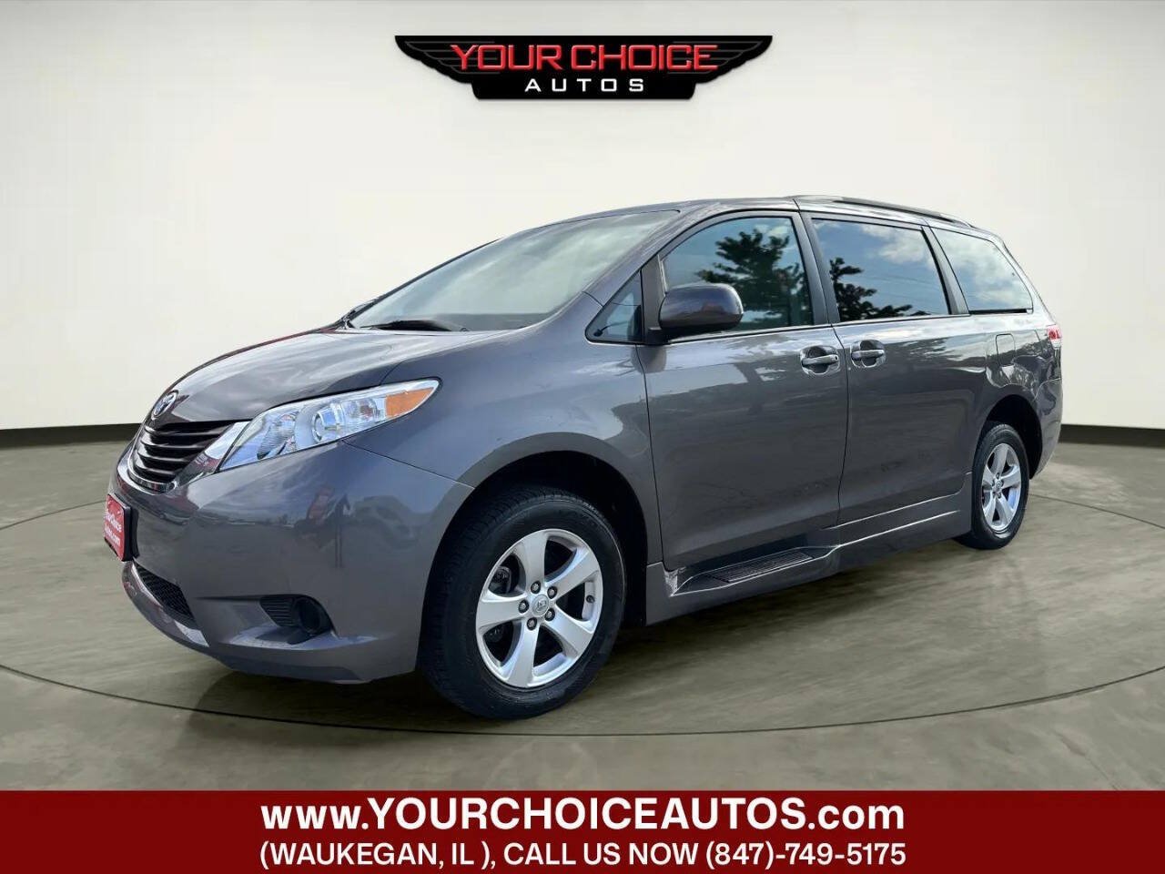 Used 2013 Toyota Sienna LE FWD image 3