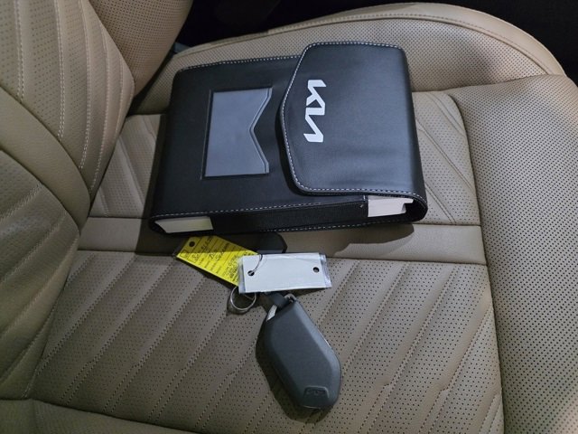 Used 2025 Kia Sorento SX Prestige w/ Olive Brown Leather Package image 9