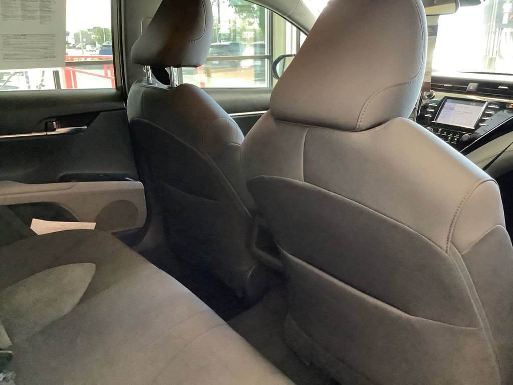 Used 2018 Toyota Camry LE FWD image 17