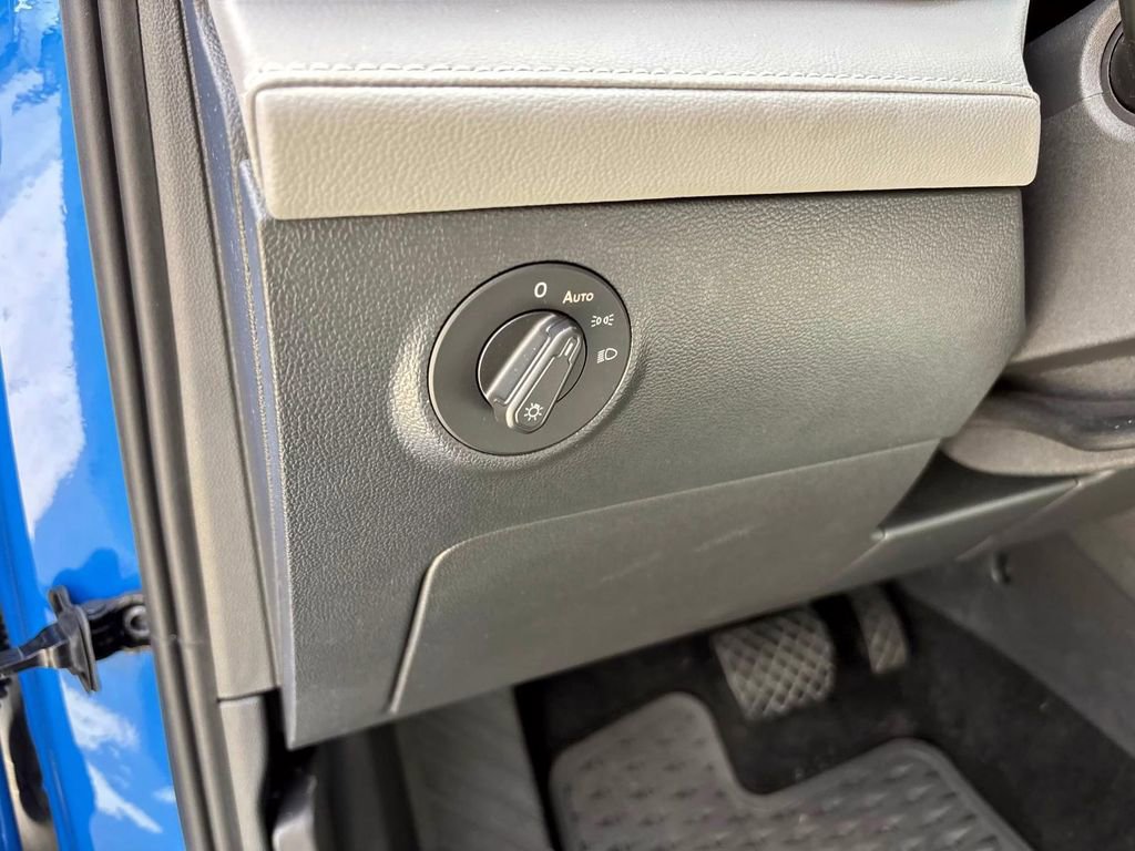 Used 2024 Volkswagen Taos SE image 15