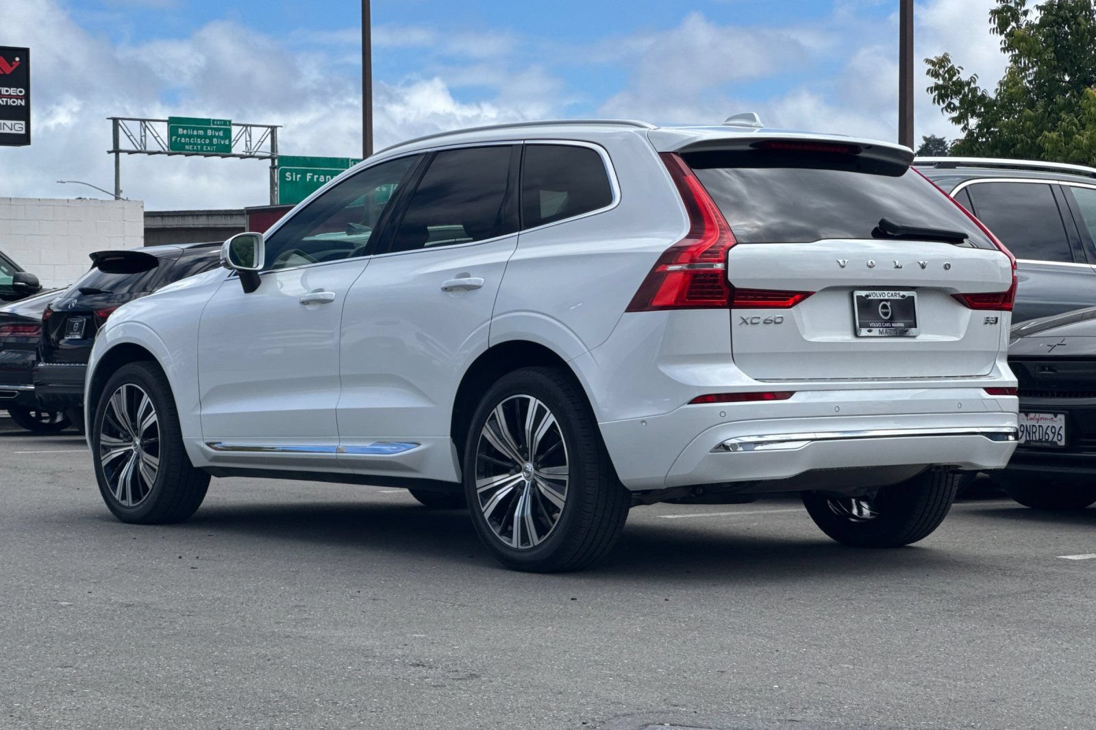 Used 2023 Volvo XC60 B5 Plus w/ Protection Package Premier AWD/4WD image 7