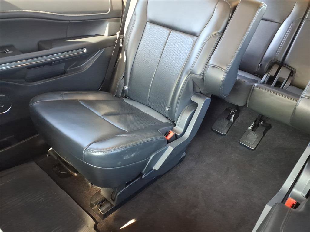Used 2023 Ford Expedition XLT image 22