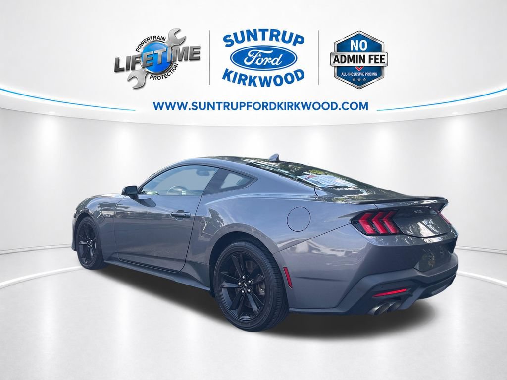 Used 2024 Ford Mustang GT RWD image 3