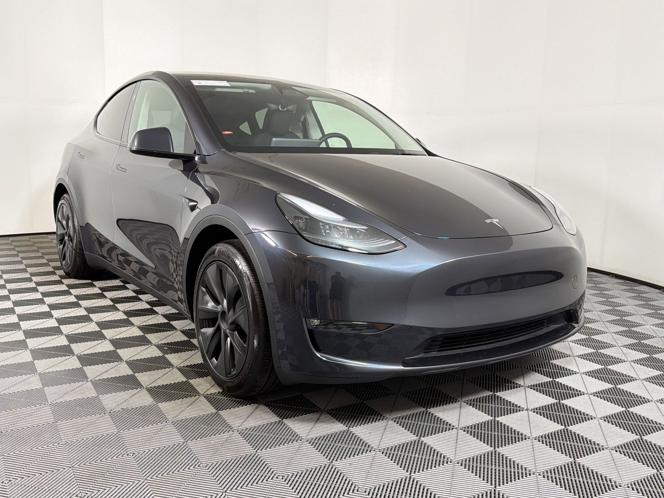 Used 2025 Tesla Model Y Long Range AWD/4WD image 5