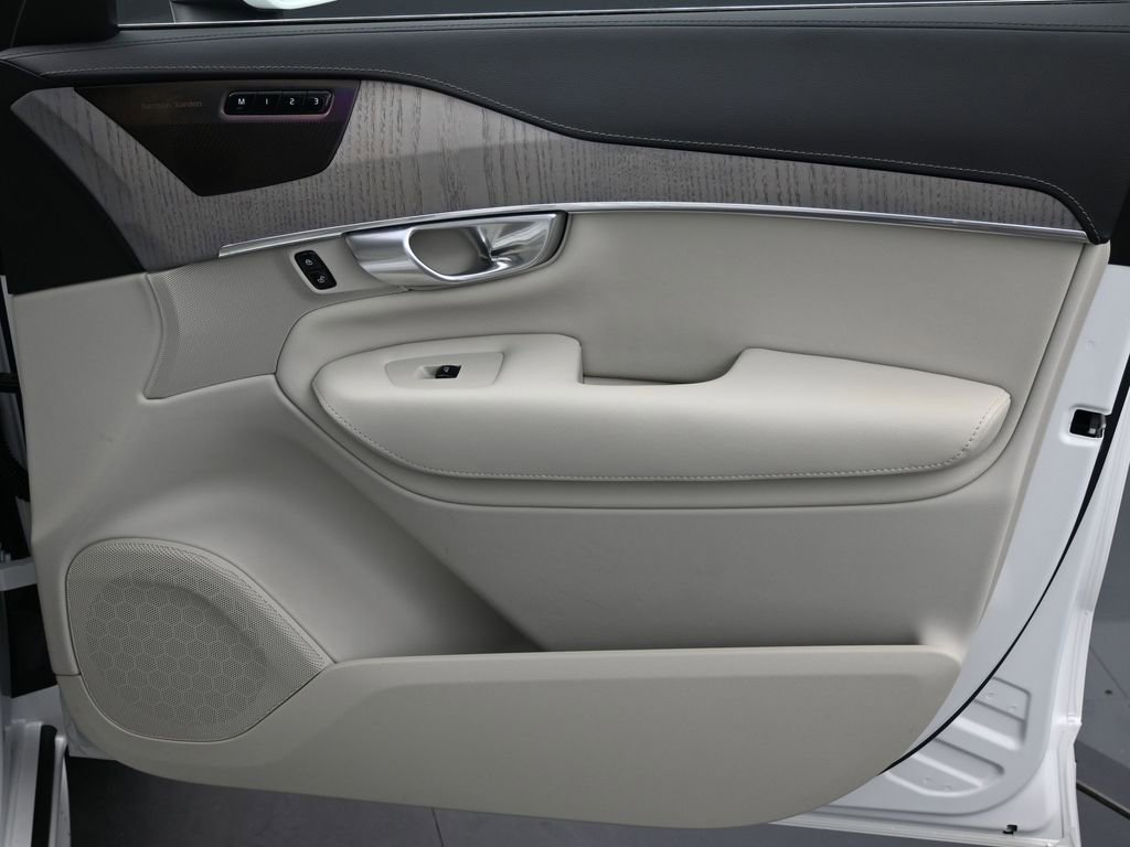 Certified 2024 Volvo XC90 B6 Ultimate w/ Lounge Package image 14