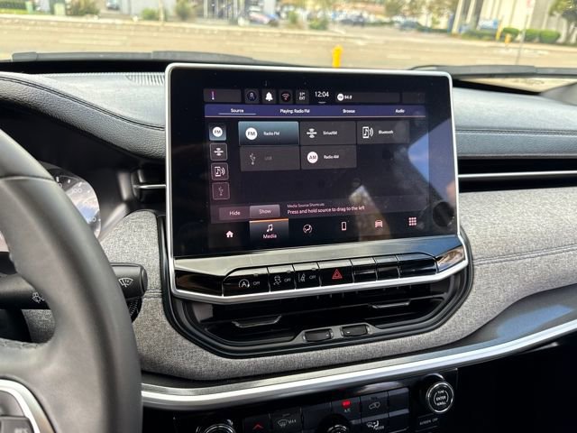 Used 2024 Jeep Compass Latitude image 11