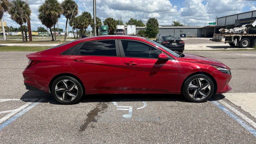 Used 2023 Hyundai Elantra SEL w/ Convenience Package image 2