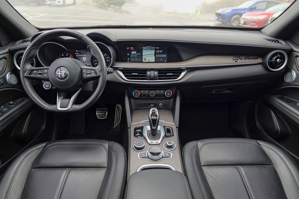 Used 2022 Alfa Romeo Stelvio Ti image 43