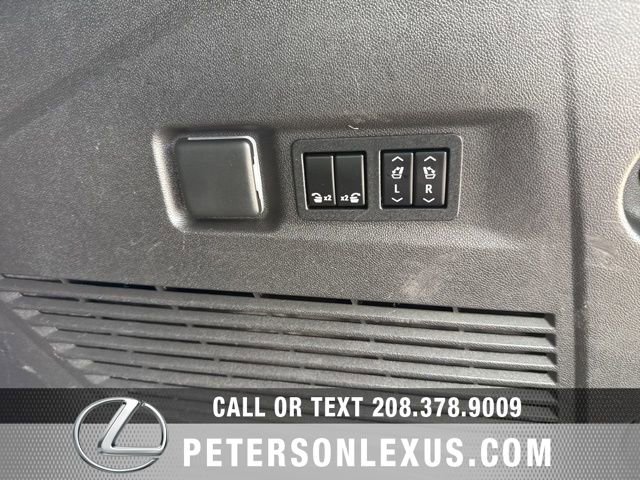 Used 2021 GMC Yukon XL Denali w/ Denali Premium Package AWD/4WD image 25