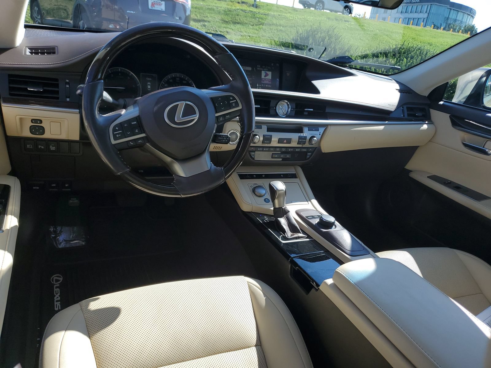 Used 2017 Lexus ES 350 w/ Premium Package FWD image 9