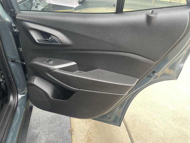 Used 2025 Chevrolet Trax LT FWD image 36