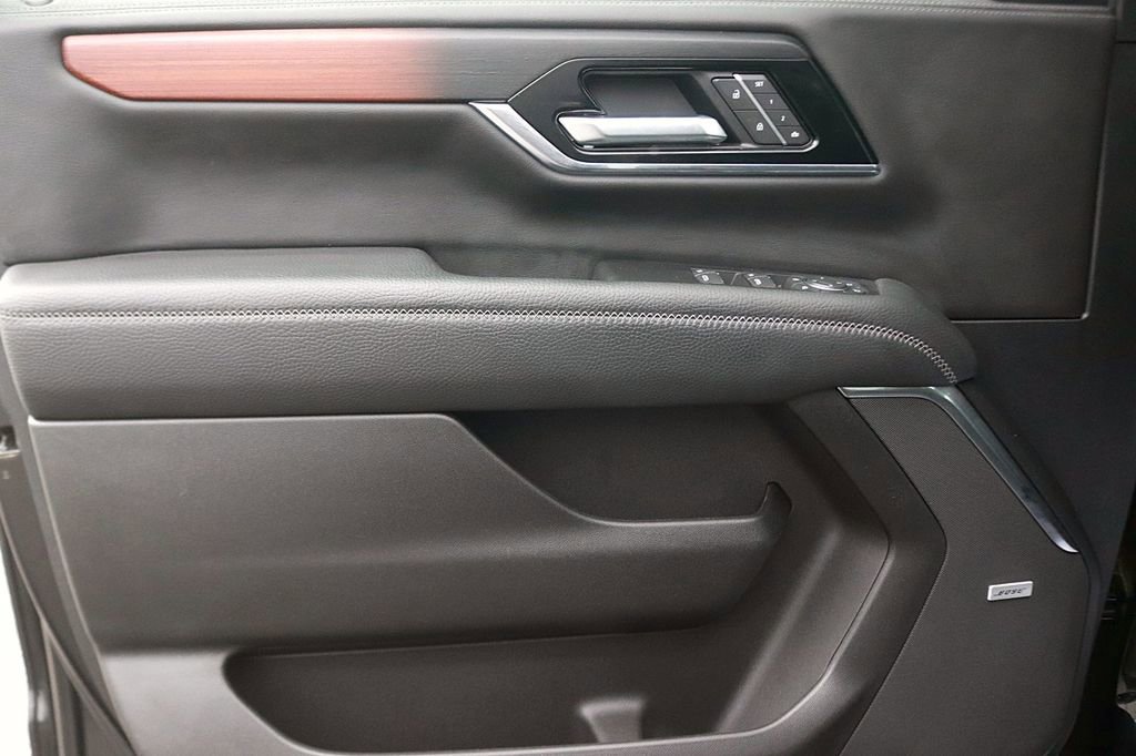 Used 2025 GMC Yukon Denali AWD/4WD image 12