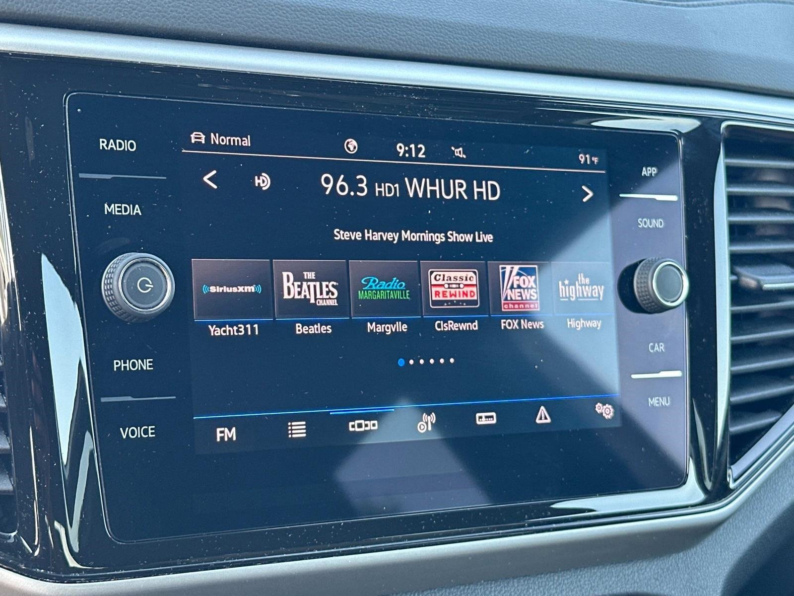 Certified 2022 Volkswagen Atlas Cross Sport SE image 10