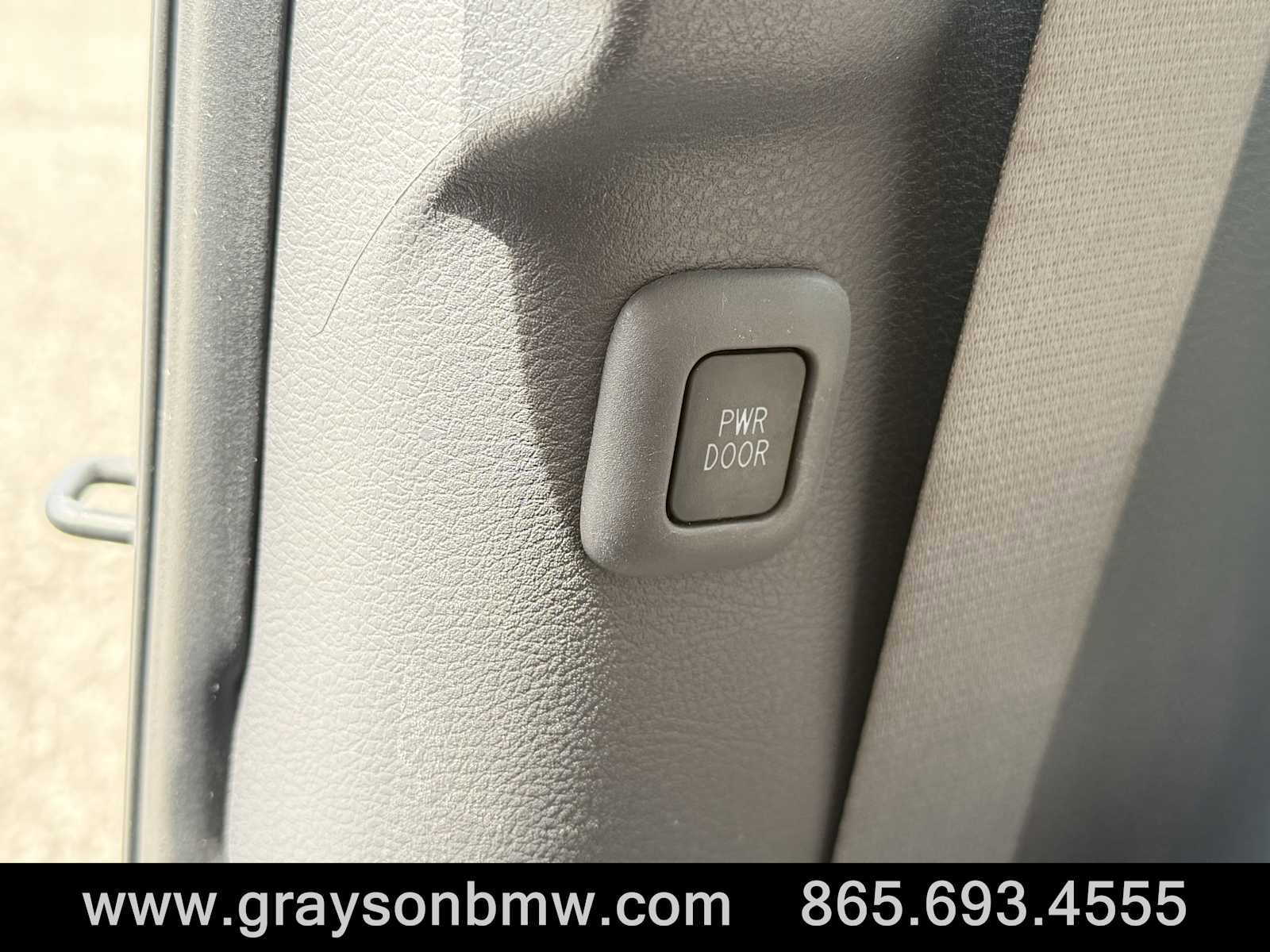 Used 2024 Toyota Sienna LE FWD image 17