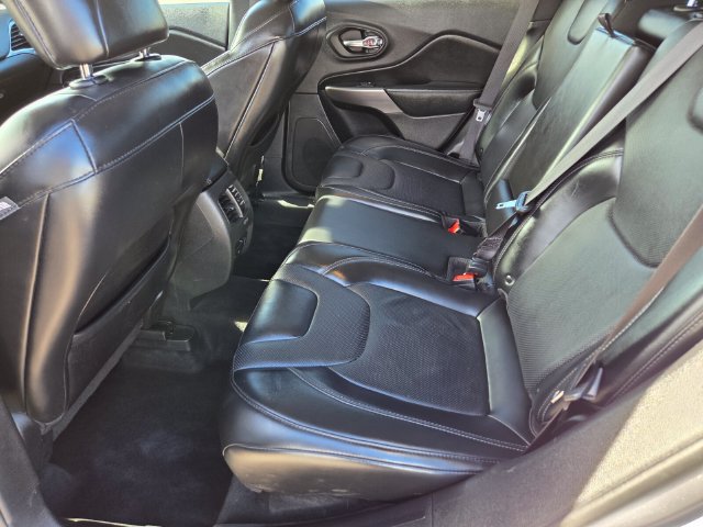 Used 2019 Jeep Cherokee Limited FWD image 11